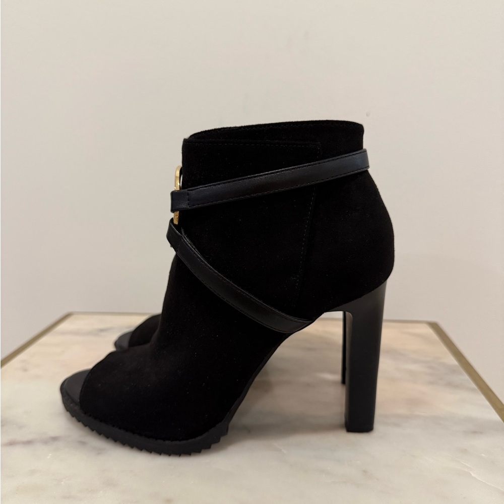Great condition-DKNY open toes Boots Women size 7.5 US / 38